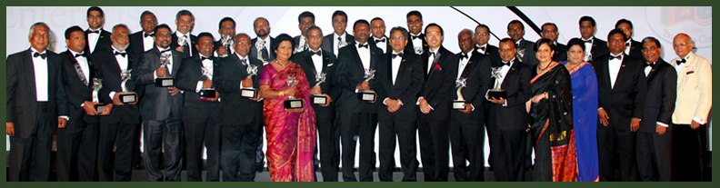 The award winners with the organizers and special invitees of the event.
